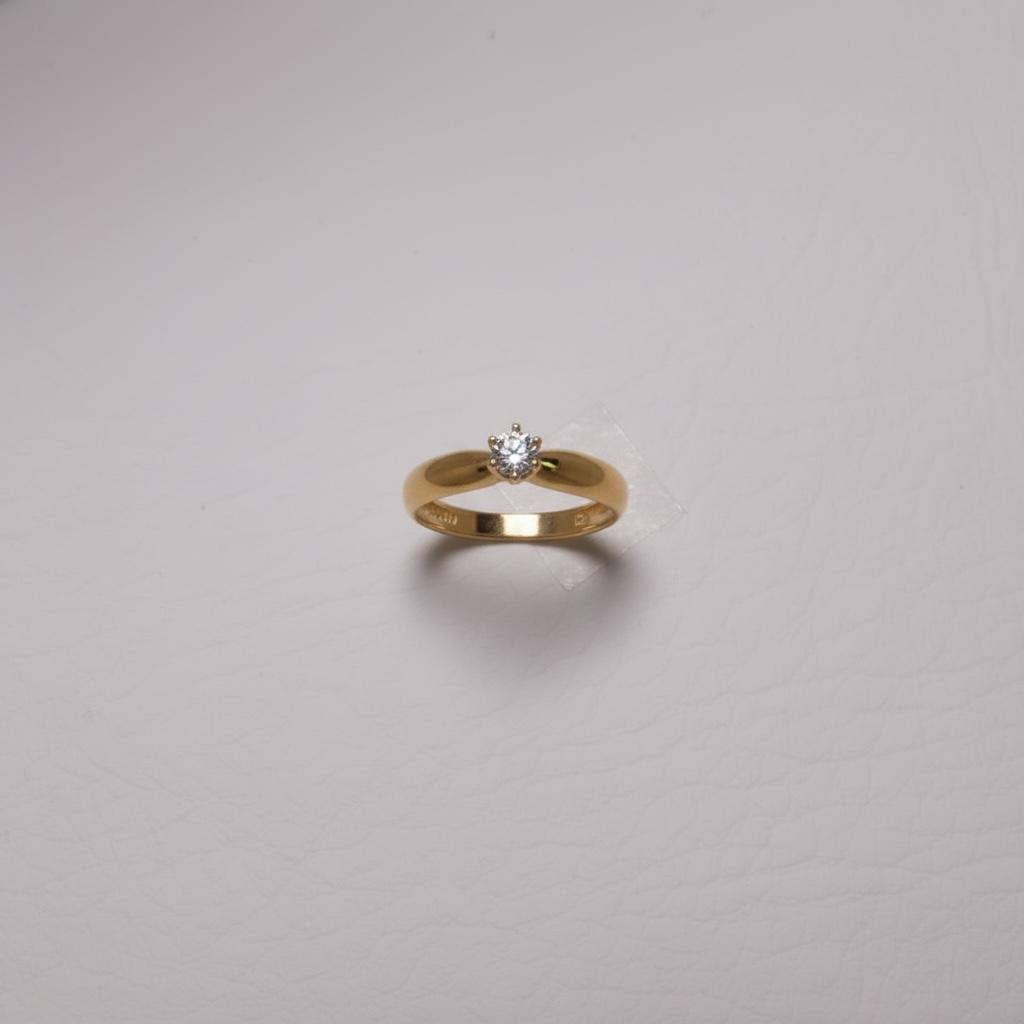 Anillo Solitario Banda Redonda en Oro 18K | Lucigo
