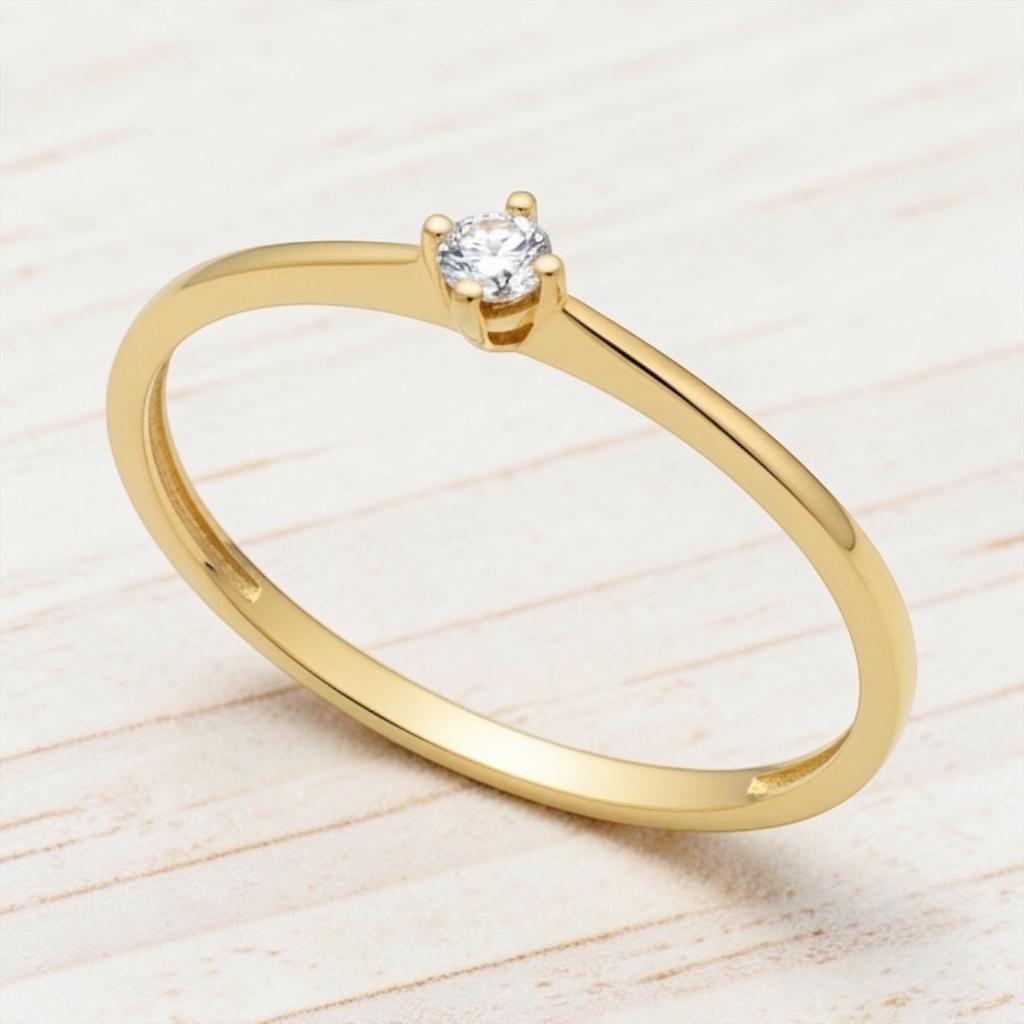 Anillo Solitario Minimalista Oro Amarillo 18k con Piedra 2,5 mm en Cuatro Puntas | Anillo Compromiso Mujer L750