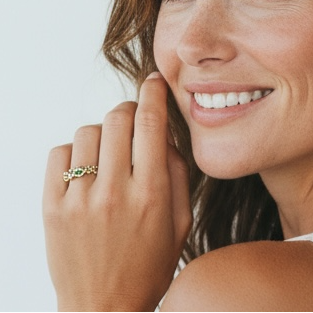 Cintillo para Mujer en Oro 18K con Piedras Blancas y Verdes