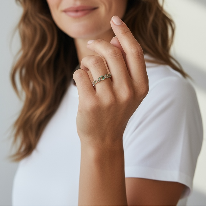 Cintillo para Mujer en Oro 18K con Piedras Blancas y Verdes