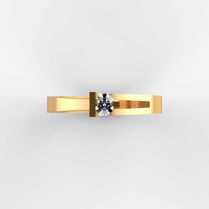 Anillo solitario en oro amarillo 18K con diamante natural de 0,16ct en engaste de tensión entre dos barras paralelas y banda ancha lisa – Joyería Lucigo Colombia