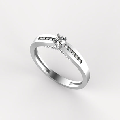 Anillo solitario en oro amarillo 18K con diamante natural de 0,10ct y banda estructurada de dos niveles con 10 brillantes en canal – Joyería Lucigo Colombia