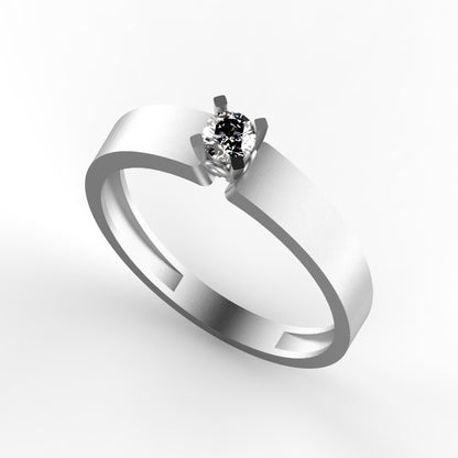 Anillo solitario en oro amarillo 18K con diamante natural de 0,16ct en garras cuadradas y banda ancha plana de perfil recto – Joyería Lucigo Colombia